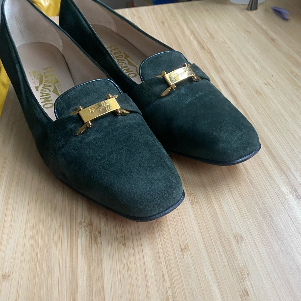 Women’s Vintage Salvatore Ferragamo Green Suede Loafers Size 9.5 B Medium Width